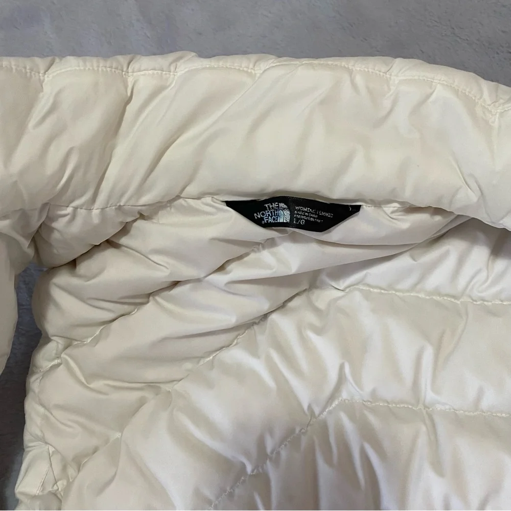 The North Face women’s white 550 down quilted vest - Picture 13 of 15